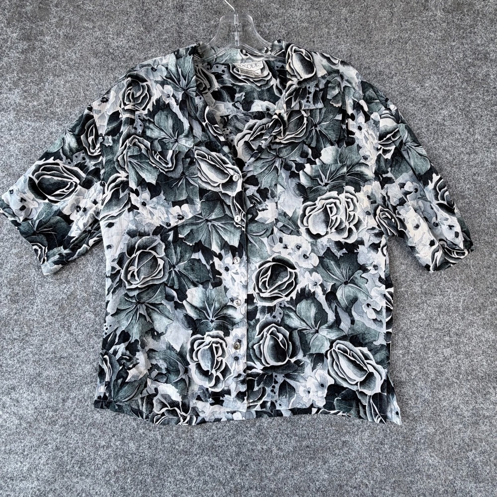 Episode Shirt Womens Small White Black Floral Short Sleeve camp Collar Button Up